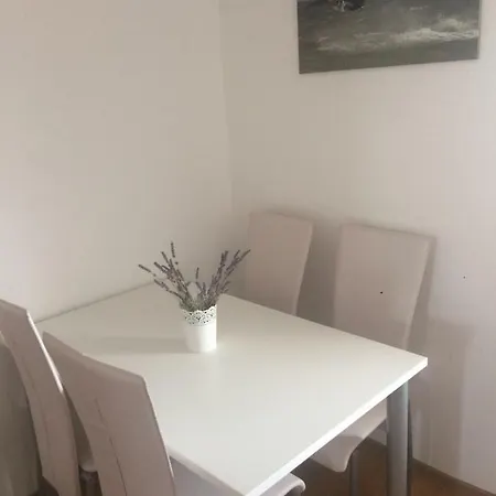 Appartement In With Terrace, Air Condition, Wifi